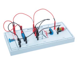 TVISELEC-BE-A_Banc-d'essai et câblage du tournevis électrique didactique, vue sur fond blanc
