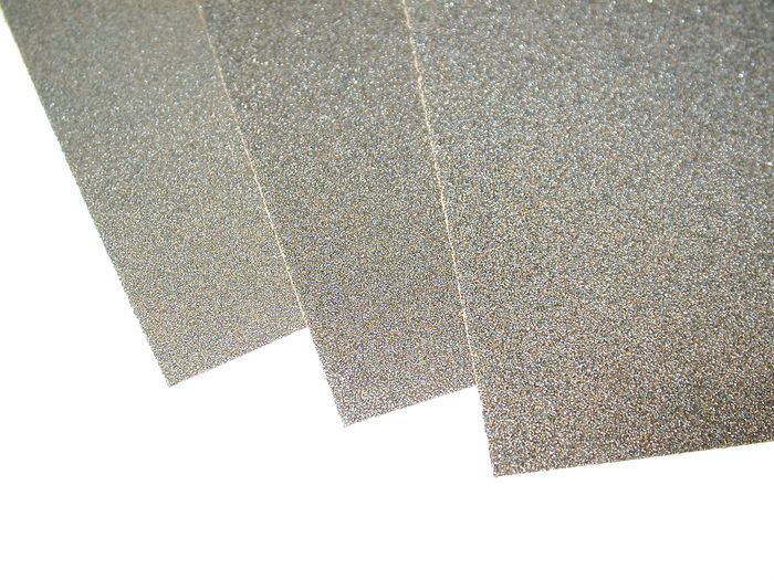 Papier abrasif non percé - grain de 80 à 220 - fixation par bande aggripante